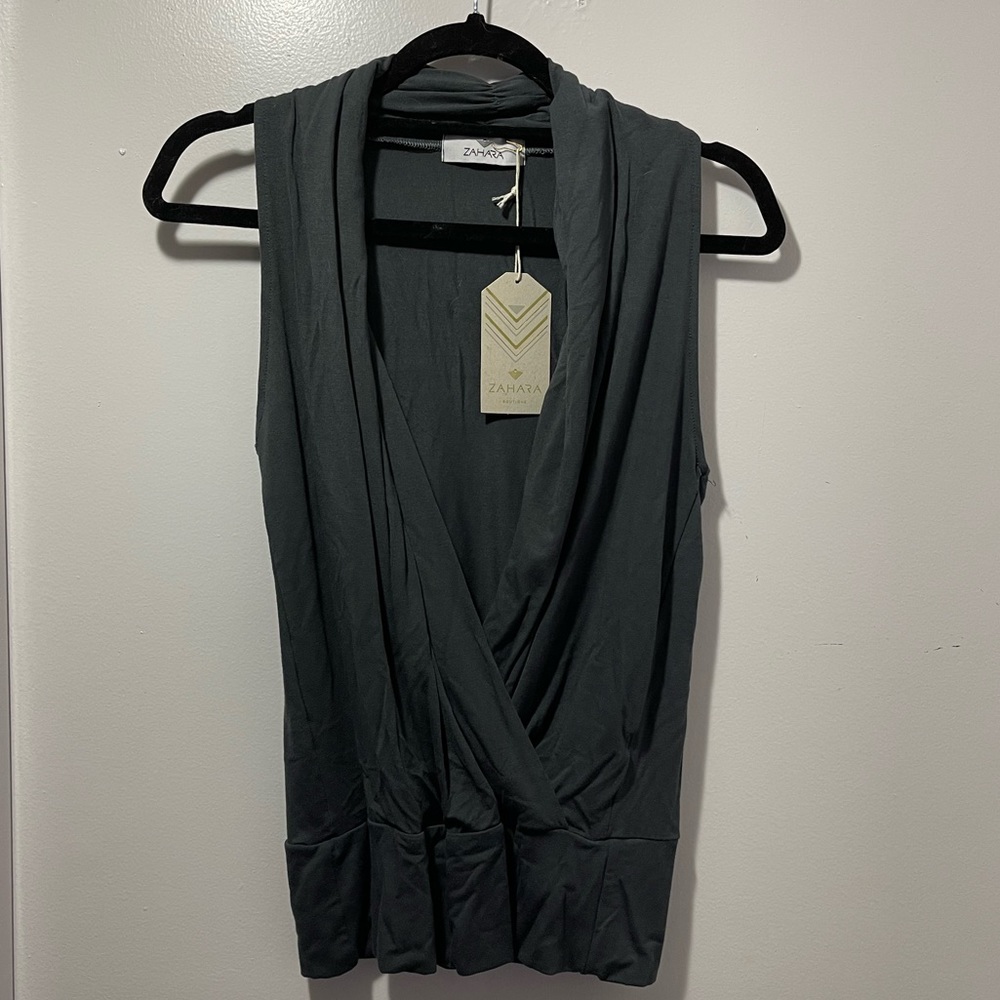 Zahara brand women’s sleeveless shirt